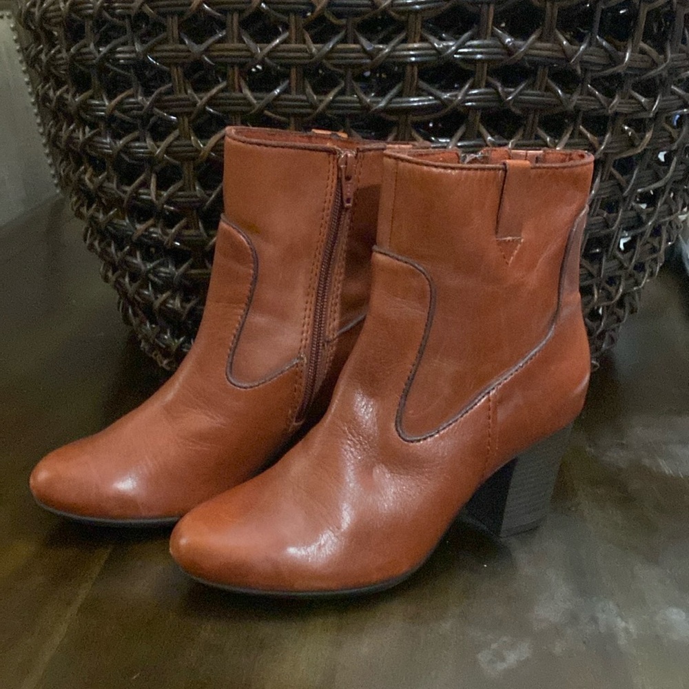 Clarks Stroll Vine Rust Leather Ankle Booties Size 6.5 M
